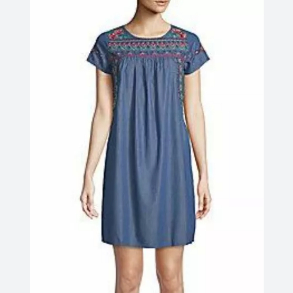 Driftwood Ella Embroiderd Chambray Dress
